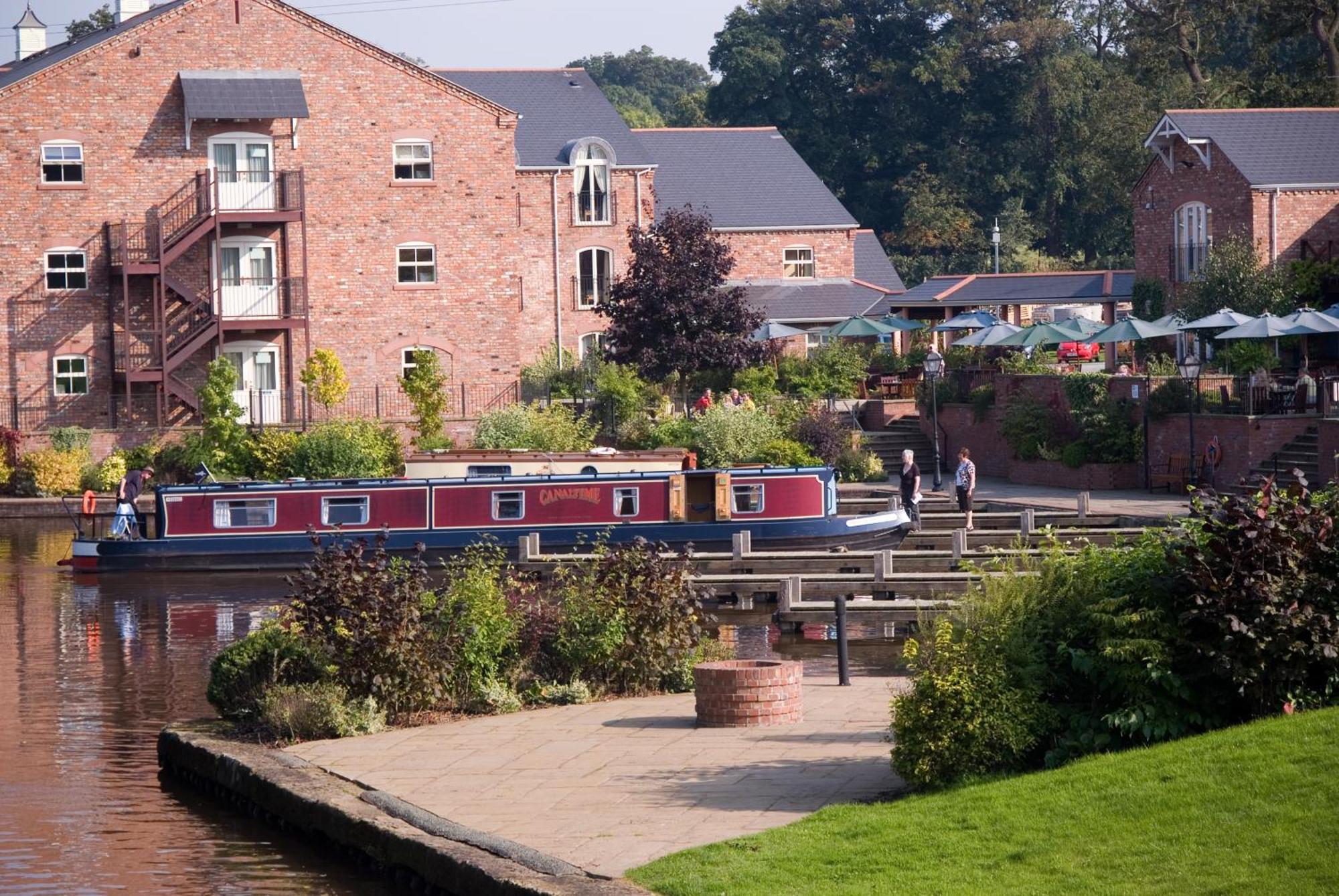 Lion Quays Resort Chirk Eksteriør billede
