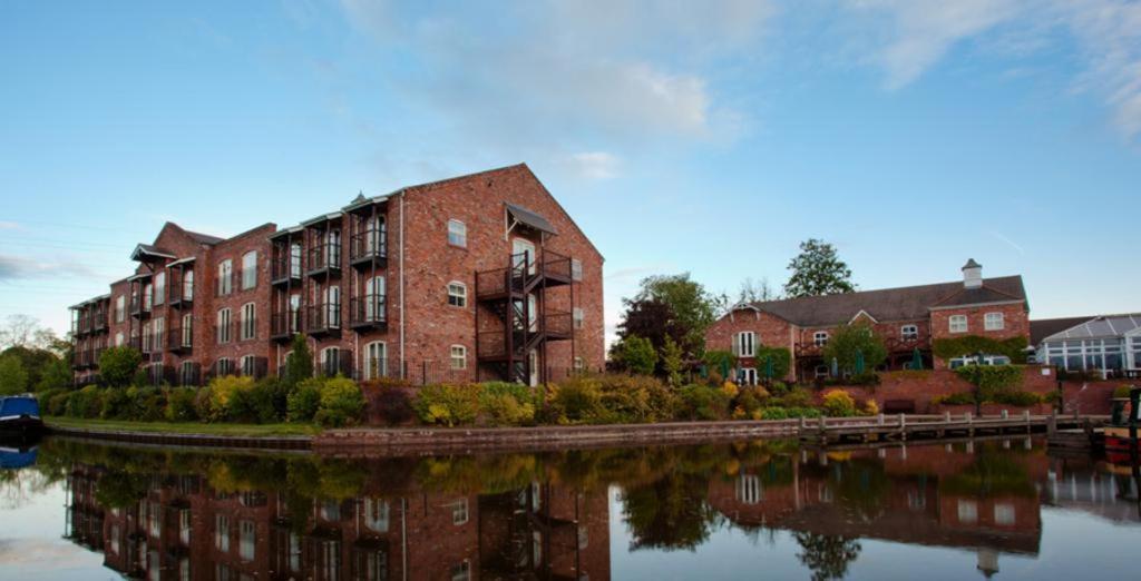 Lion Quays Resort Chirk Eksteriør billede